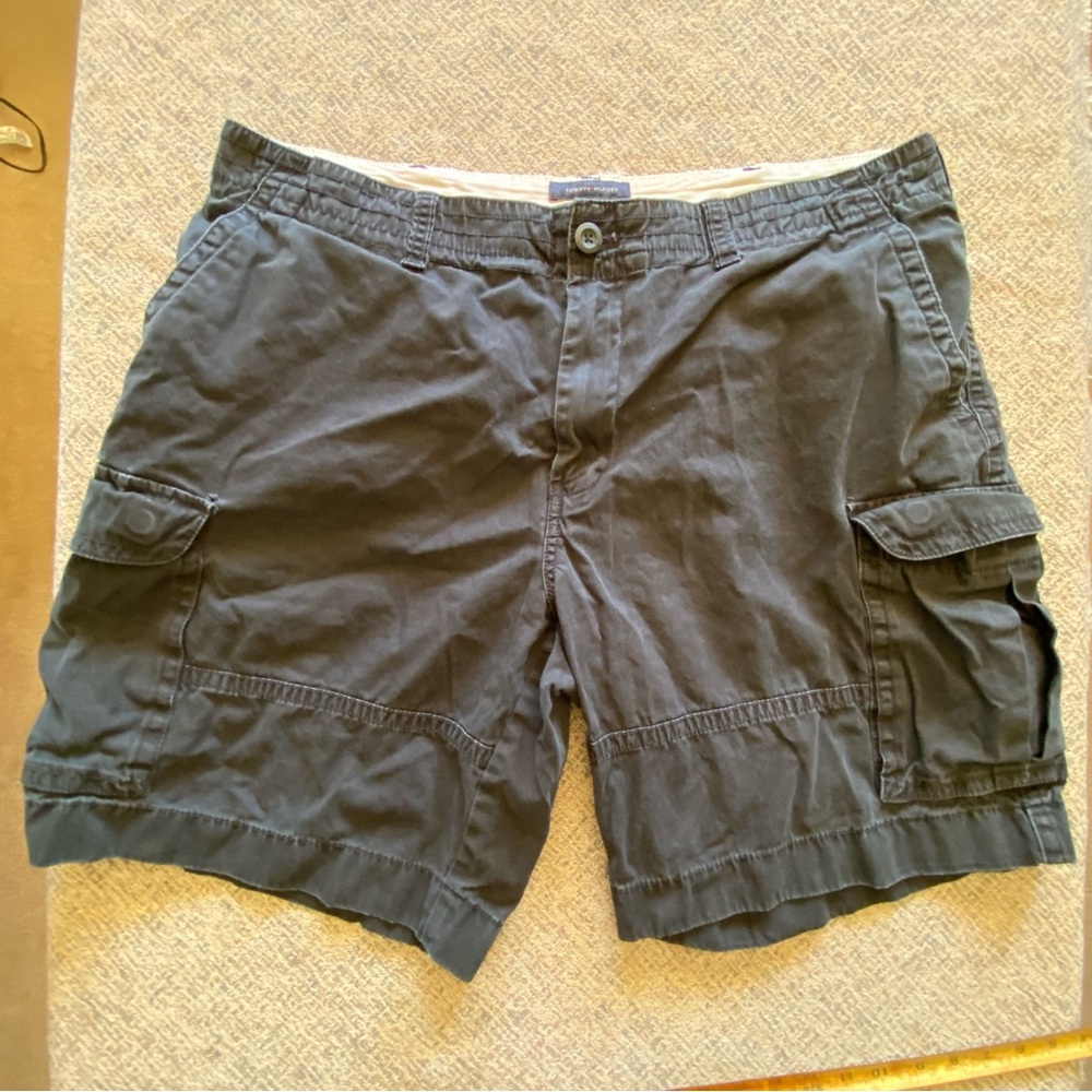Tommy Hilfiger Black Cargo Shorts size 40